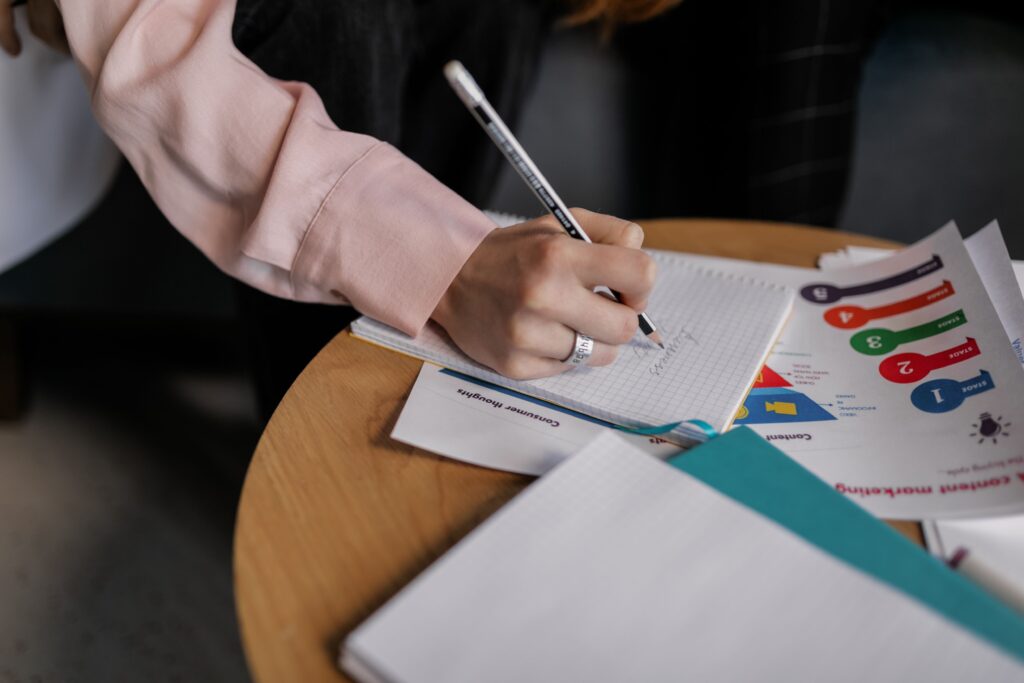 Content Marketing: The Ultimate Guide to Attract More Customers